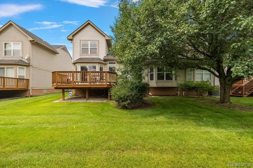 1735 Treyborne Circle Commerce Charter Township MI 48390