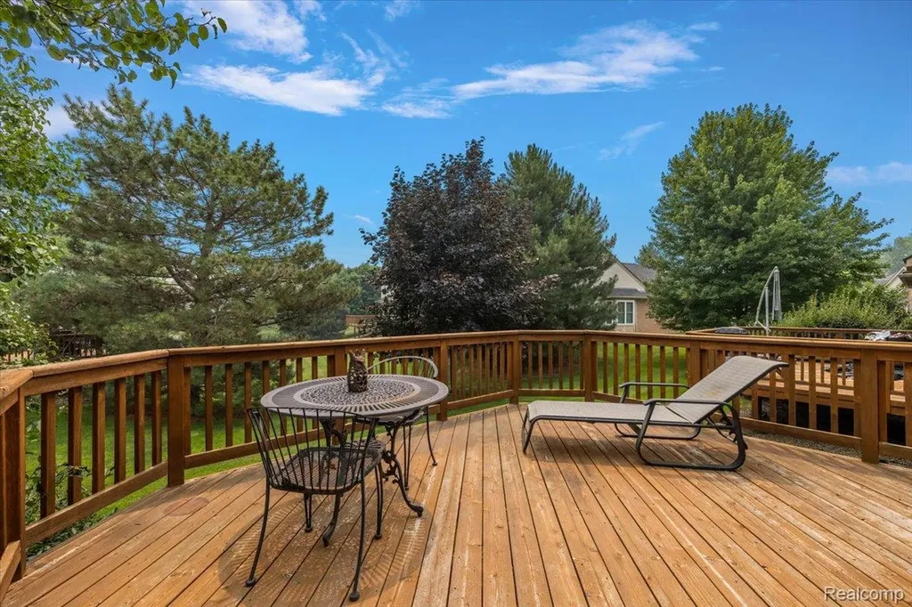 1735 Treyborne Circle Commerce Charter Township MI 48390