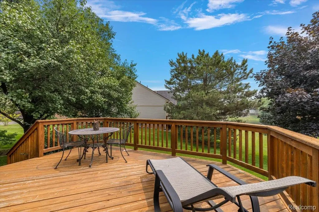 1735 Treyborne Circle Commerce Charter Township MI 48390