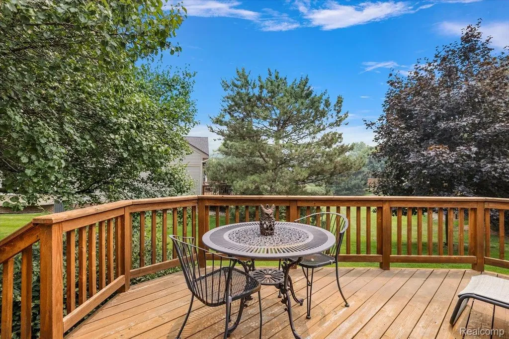 1735 Treyborne Circle Commerce Charter Township MI 48390