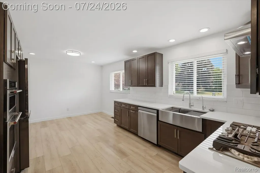 38475 Manchester Street Clinton Charter Township MI 48036