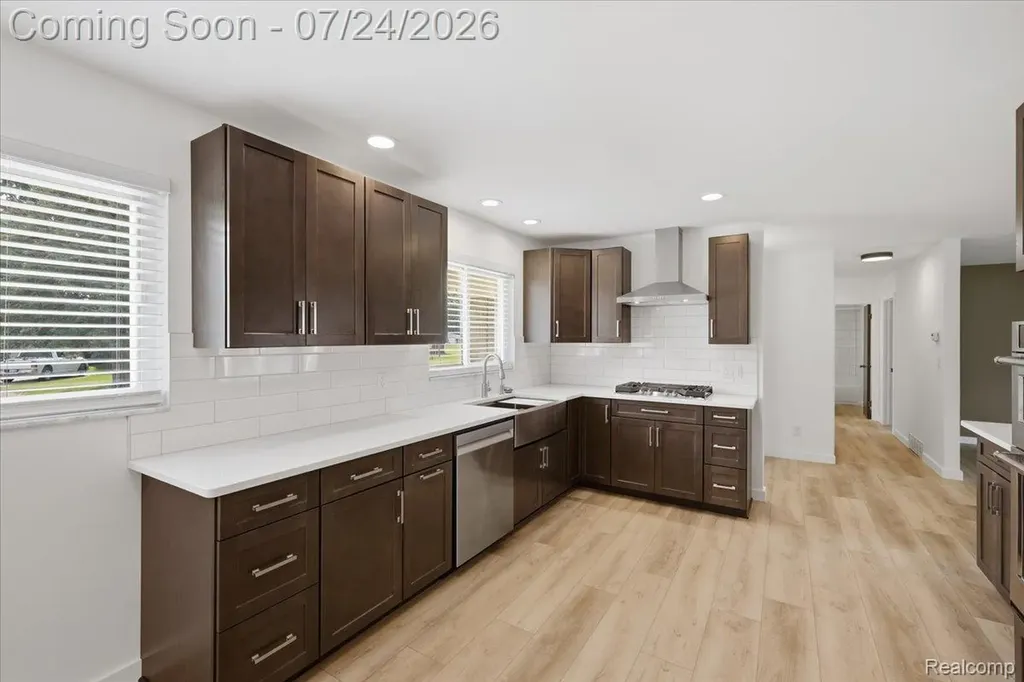 38475 Manchester Street Clinton Charter Township MI 48036