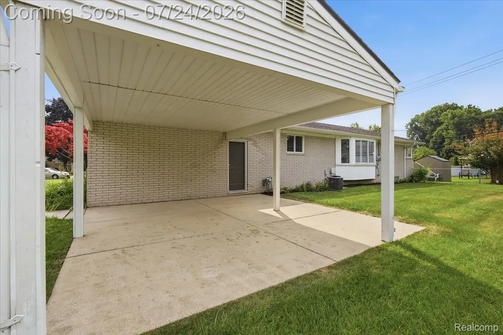 38475 Manchester Street Clinton Charter Township MI 48036