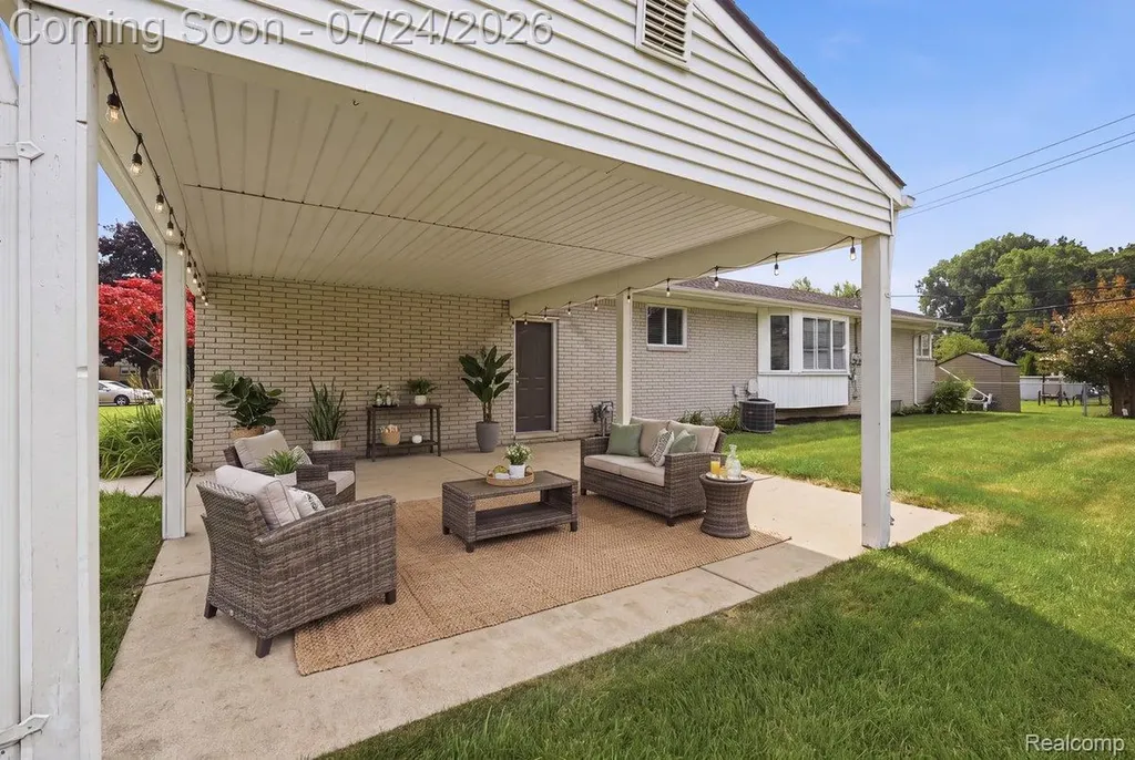 38475 Manchester Street Clinton Charter Township MI 48036