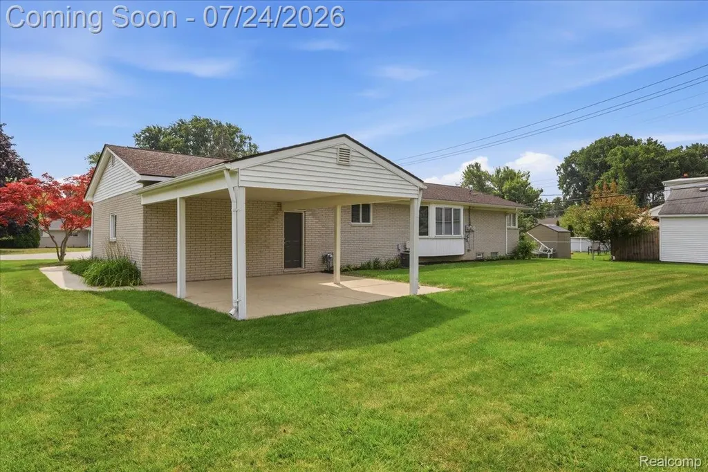 38475 Manchester Street Clinton Charter Township MI 48036
