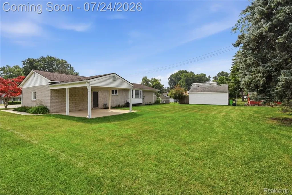 38475 Manchester Street Clinton Charter Township MI 48036