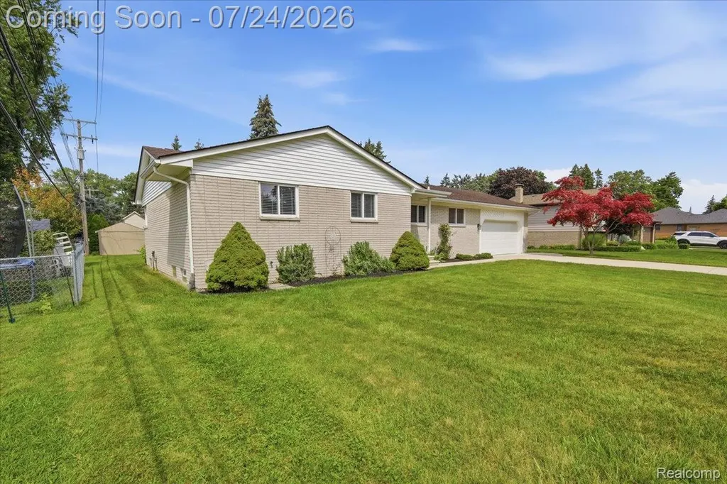 38475 Manchester Street Clinton Charter Township MI 48036