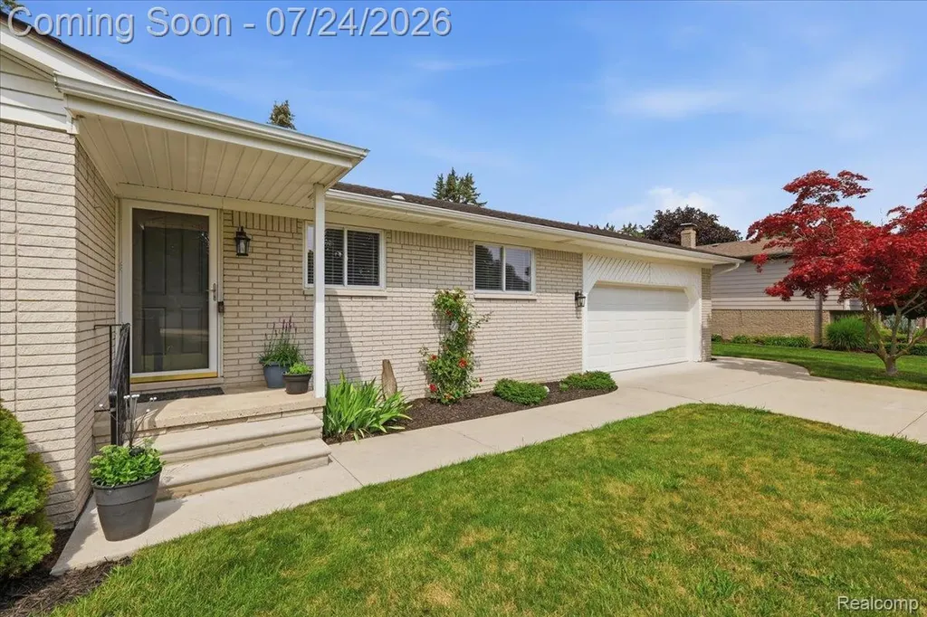 38475 Manchester Street Clinton Charter Township MI 48036