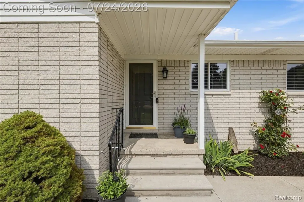 38475 Manchester Street Clinton Charter Township MI 48036