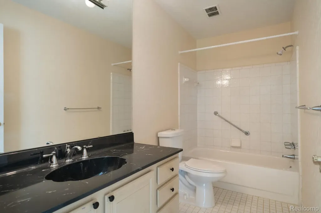 23788 Village House Drive N Southfield City MI 48033