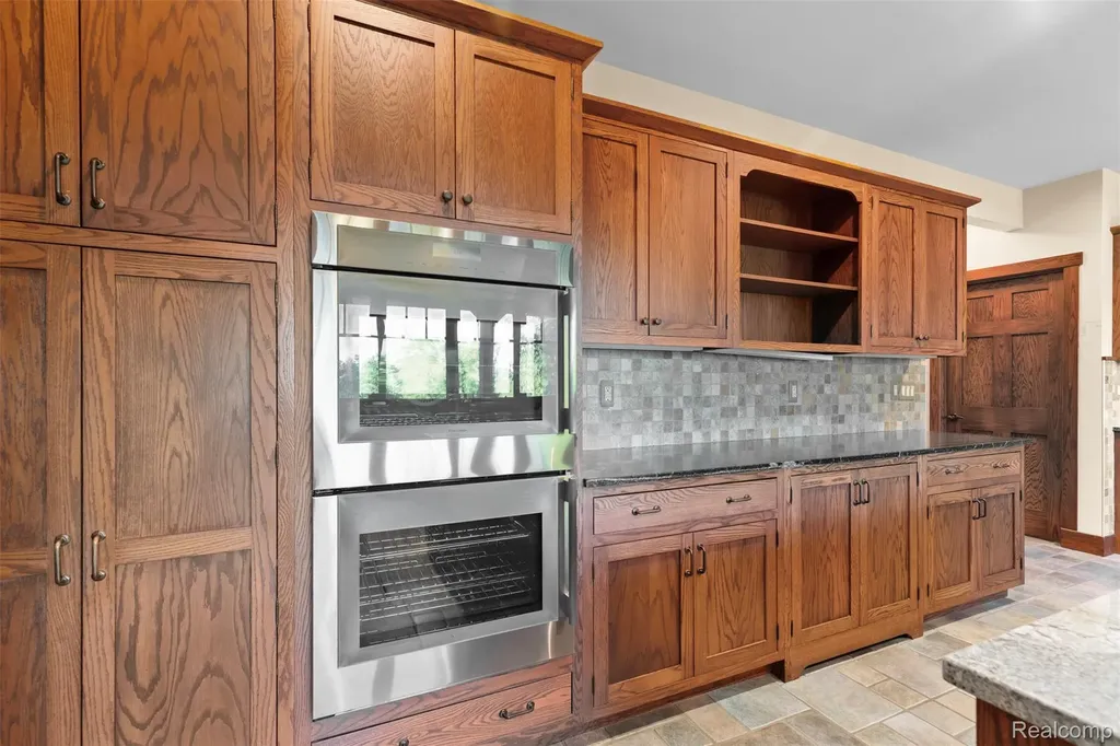 8861 Pleasantview Salem Township MI 48168