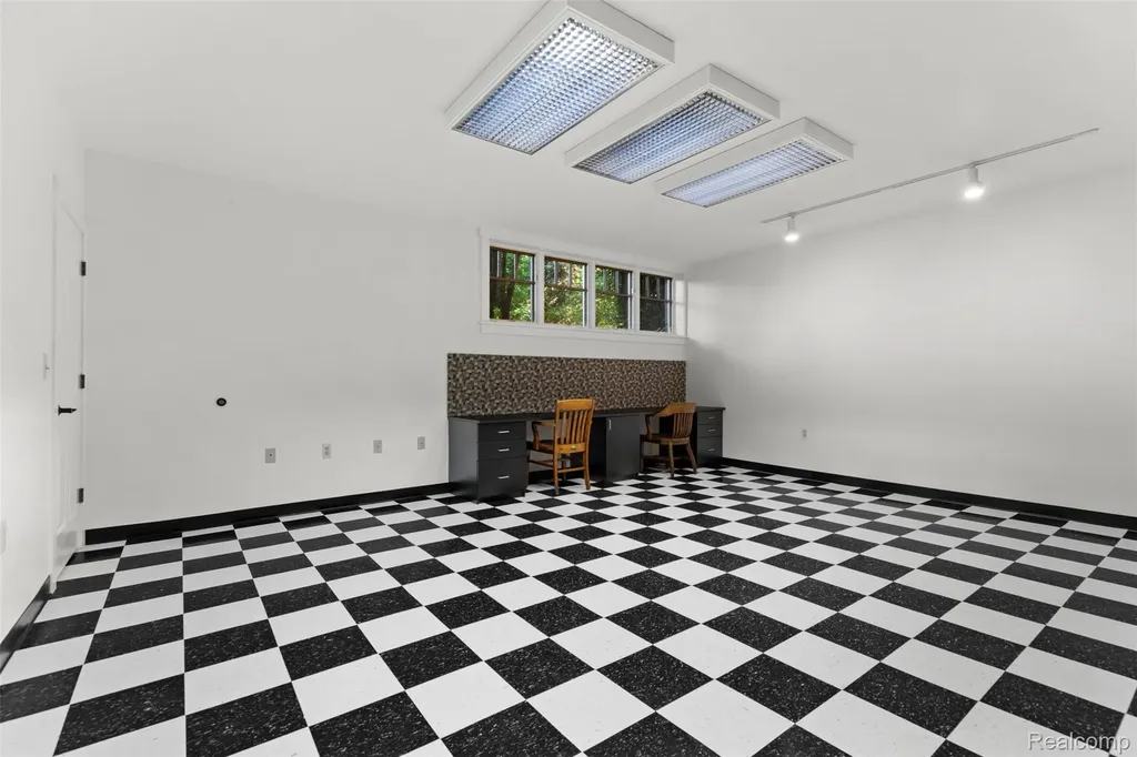 8861 Pleasantview Salem Township MI 48168