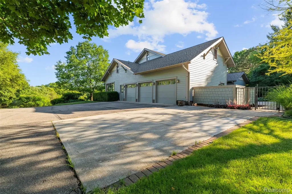 8861 Pleasantview Salem Township MI 48168