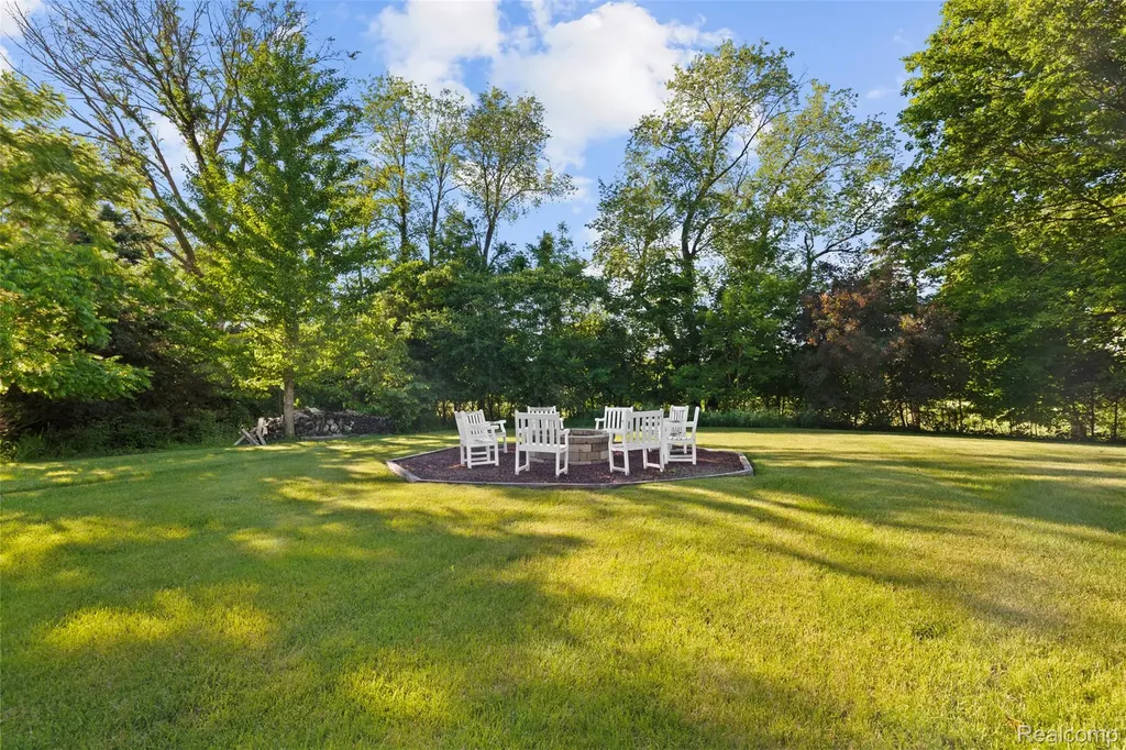 8861 Pleasantview Salem Township MI 48168