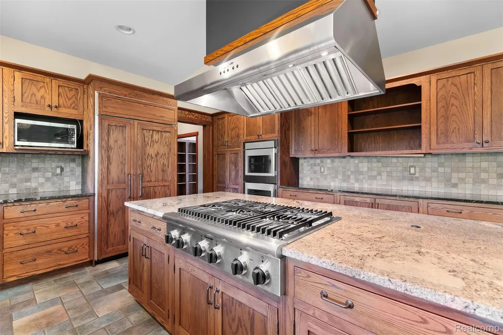 8861 Pleasantview Salem Township MI 48168