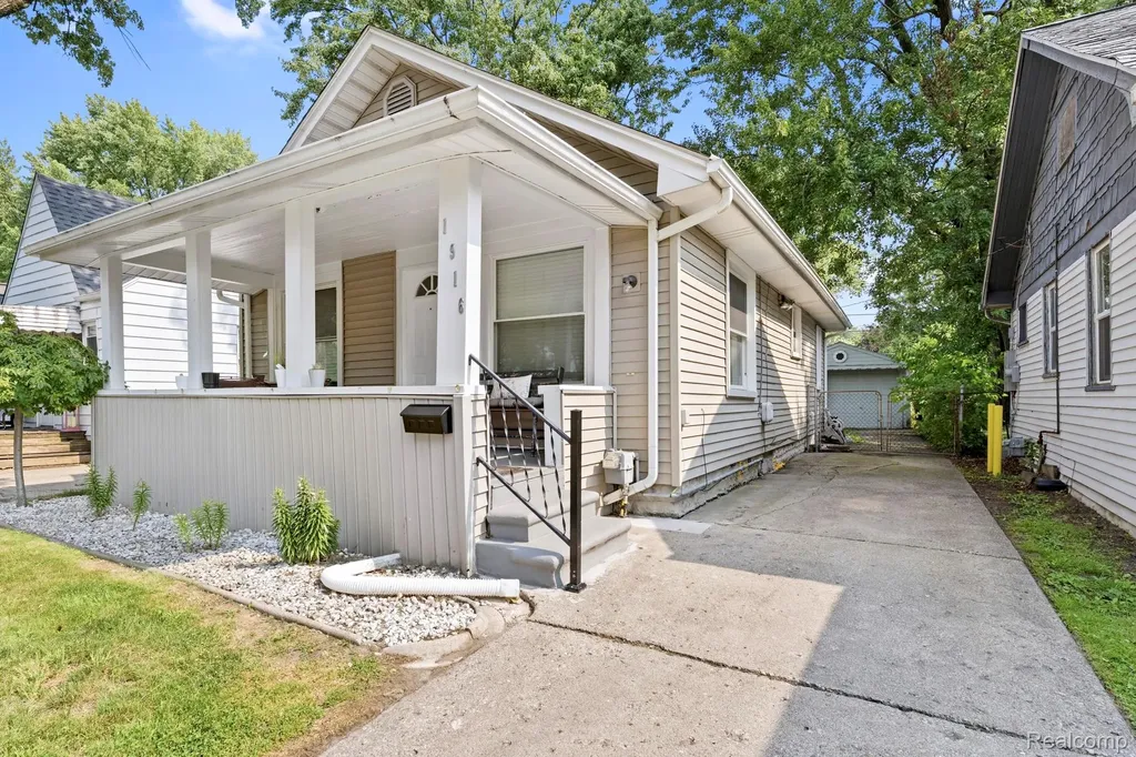 1916 E Troy Street Ferndale City MI 48220