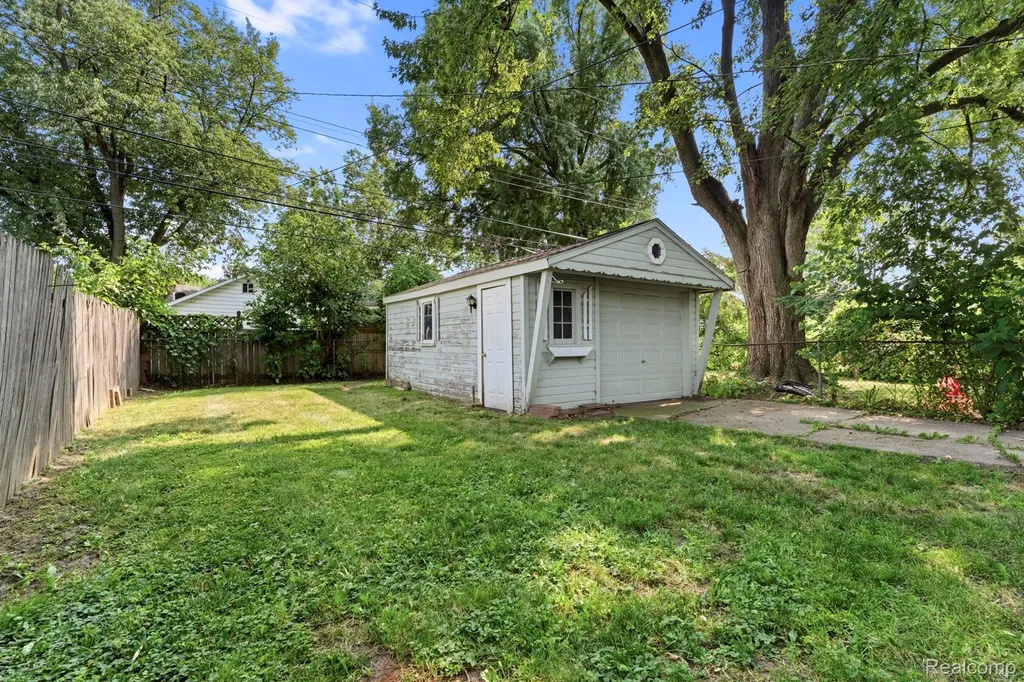 1916 E Troy Street Ferndale City MI 48220
