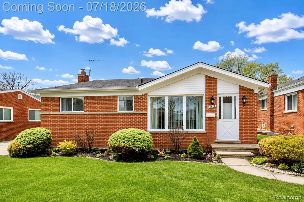 23223 Panama Avenue Warren City MI 48091