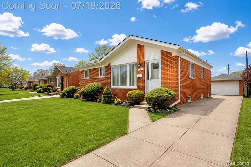 23223 Panama Avenue Warren City MI 48091