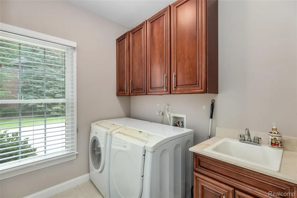 50777 Chesapeake Drive Novi City MI 48374