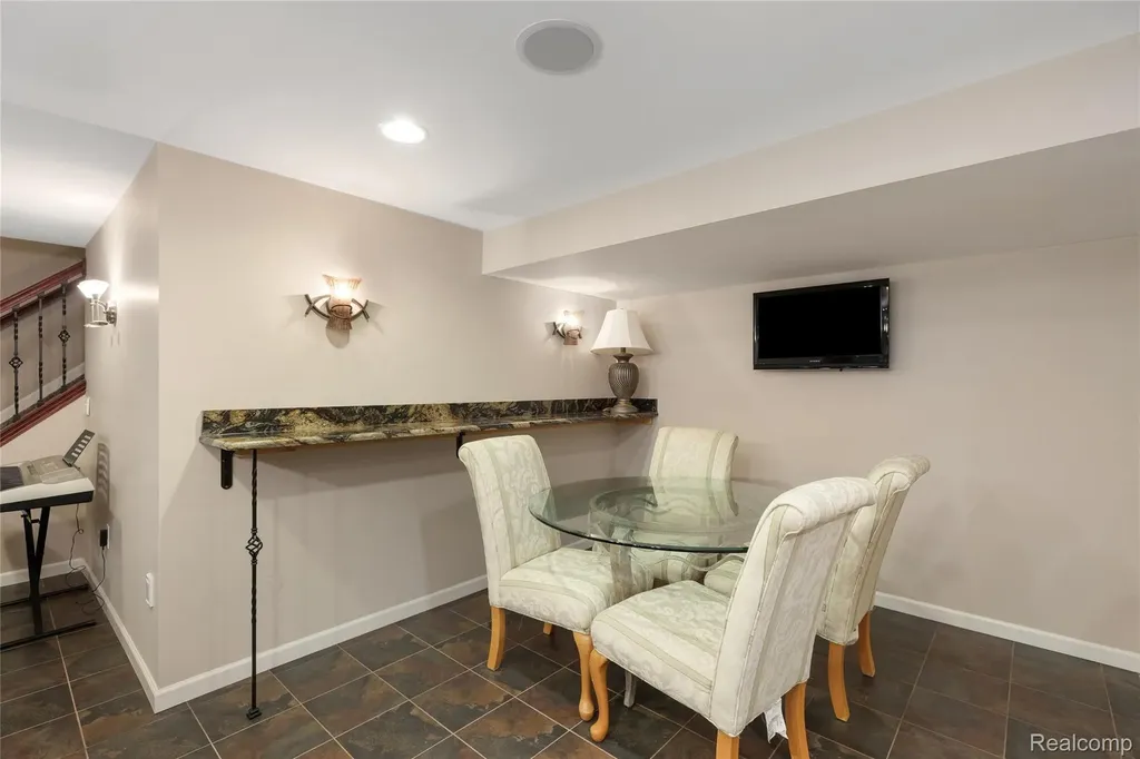 50777 Chesapeake Drive Novi City MI 48374