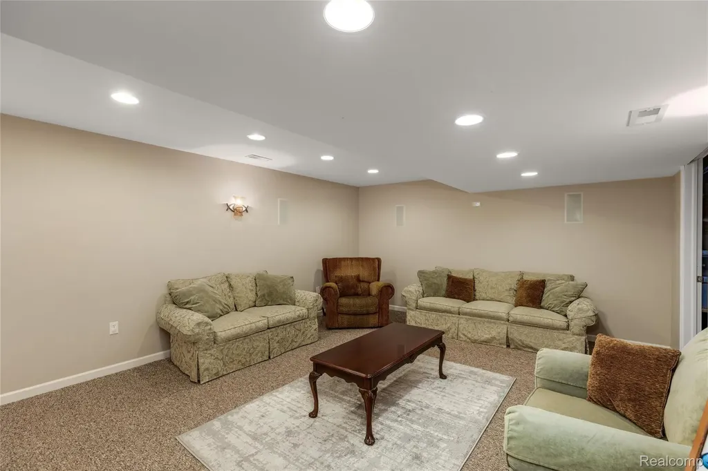 50777 Chesapeake Drive Novi City MI 48374