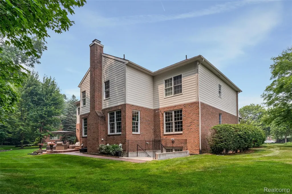 50777 Chesapeake Drive Novi City MI 48374