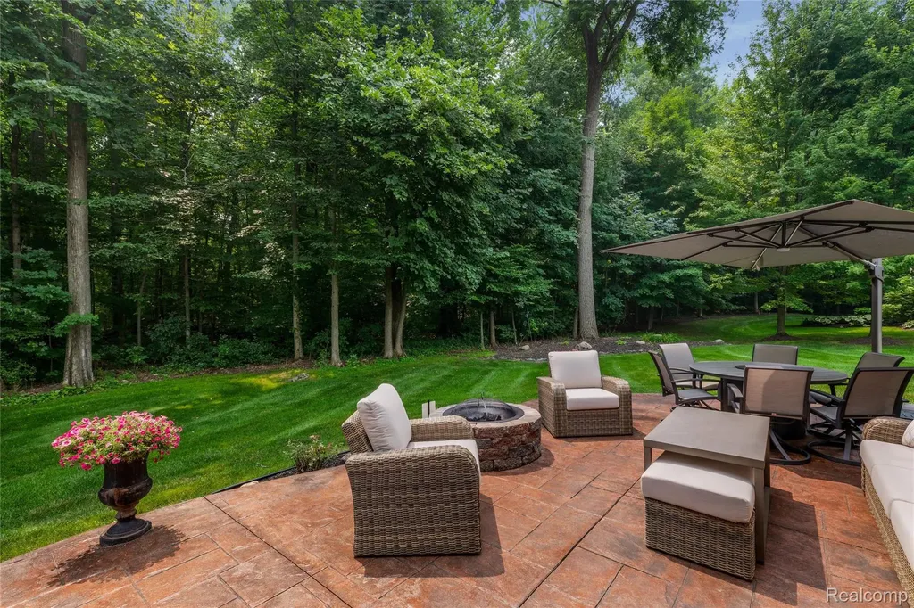 50777 Chesapeake Drive Novi City MI 48374
