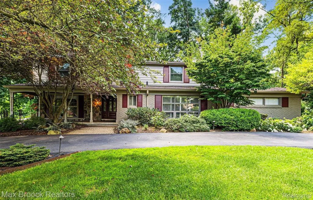 25933 Hersheyvale Drive Franklin Village MI 48025