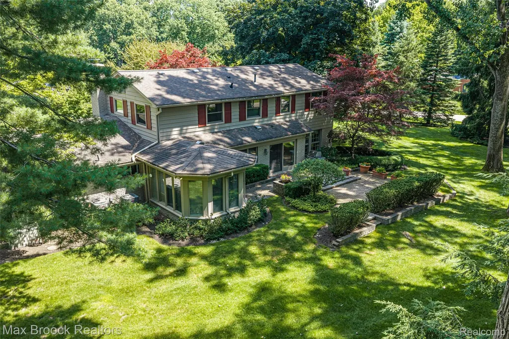 25933 Hersheyvale Drive Franklin Village MI 48025
