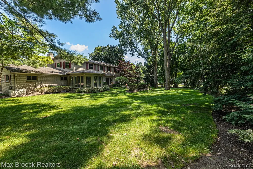 25933 Hersheyvale Drive Franklin Village MI 48025