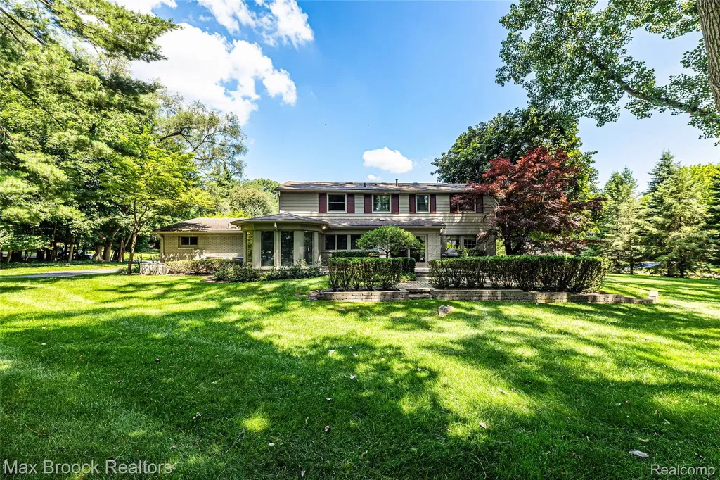 25933 Hersheyvale Drive Franklin Village MI 48025