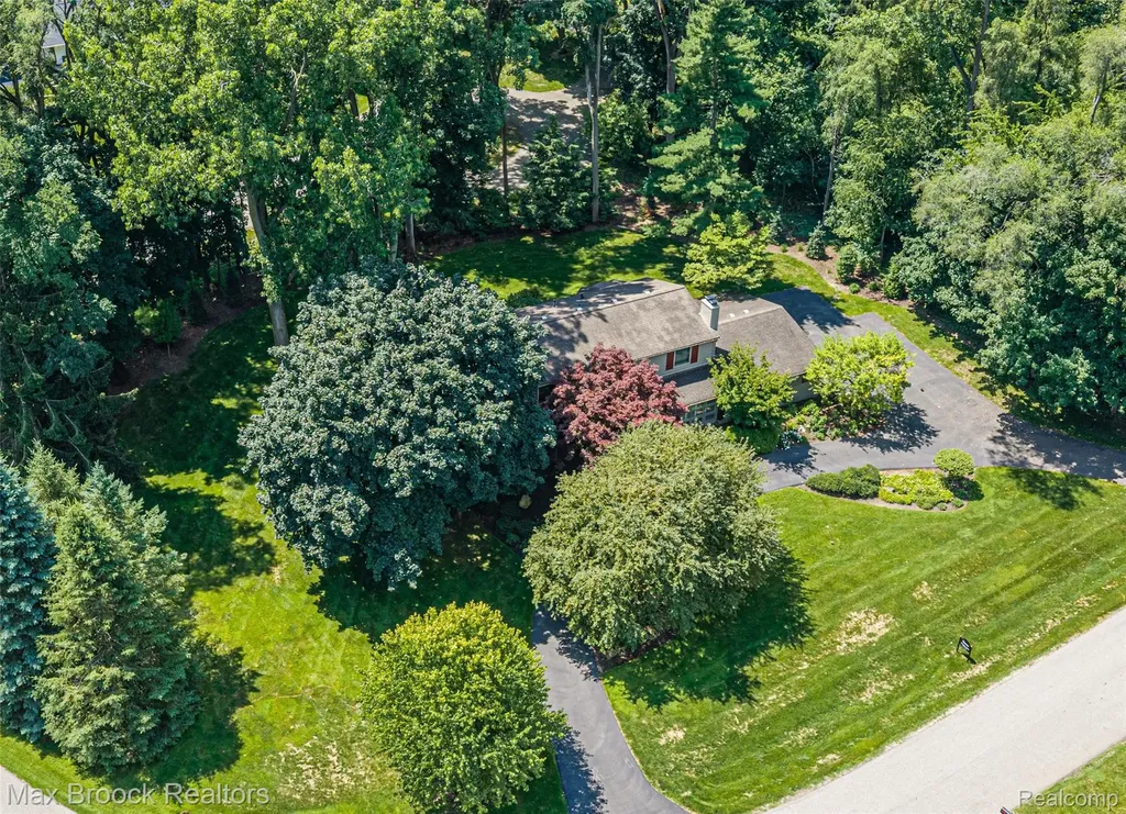 25933 Hersheyvale Drive Franklin Village MI 48025