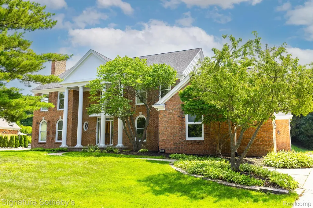 4866 Riverchase Drive Troy City MI 48098