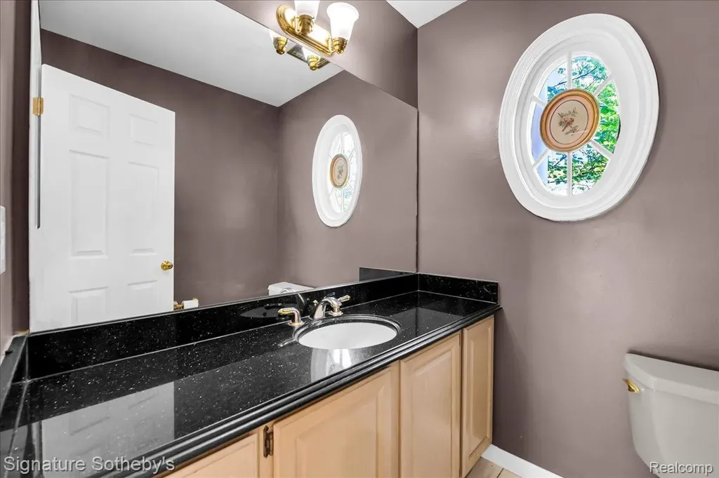 4866 Riverchase Drive Troy City MI 48098