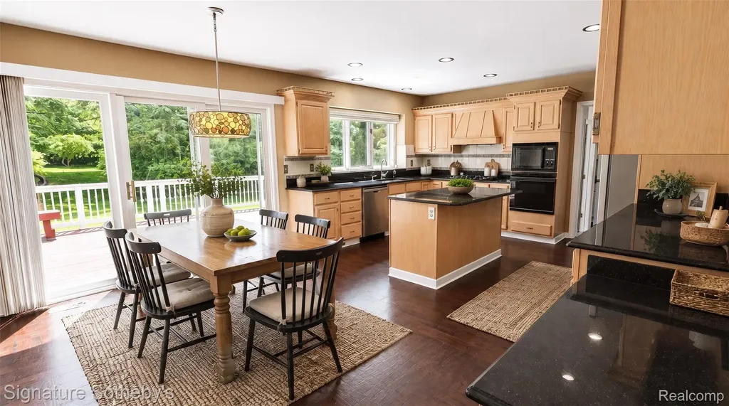4866 Riverchase Drive Troy City MI 48098