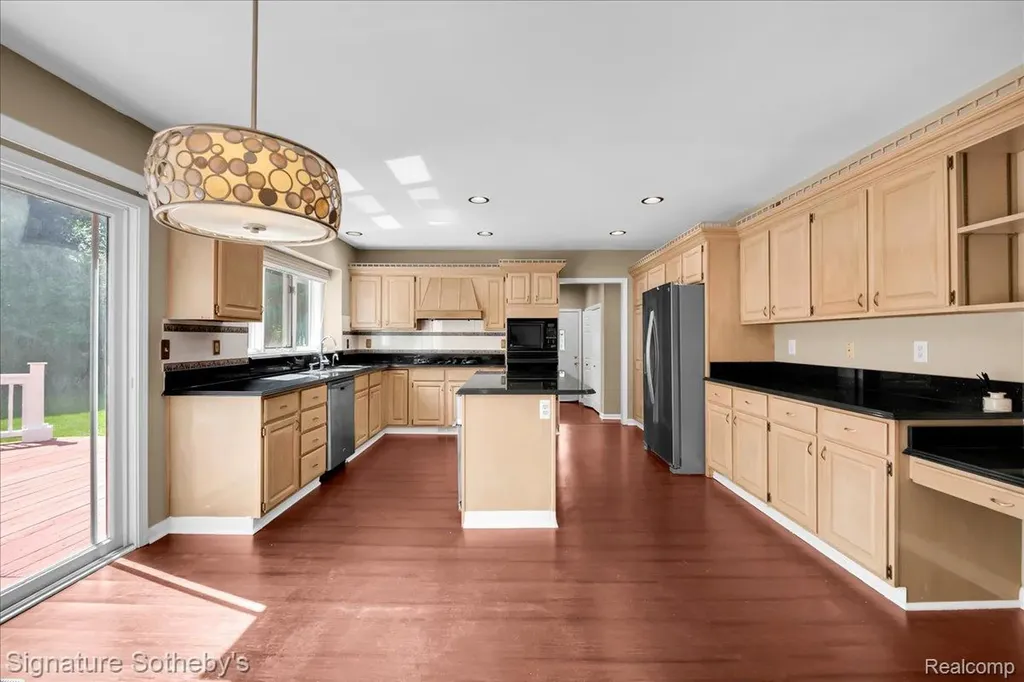 4866 Riverchase Drive Troy City MI 48098