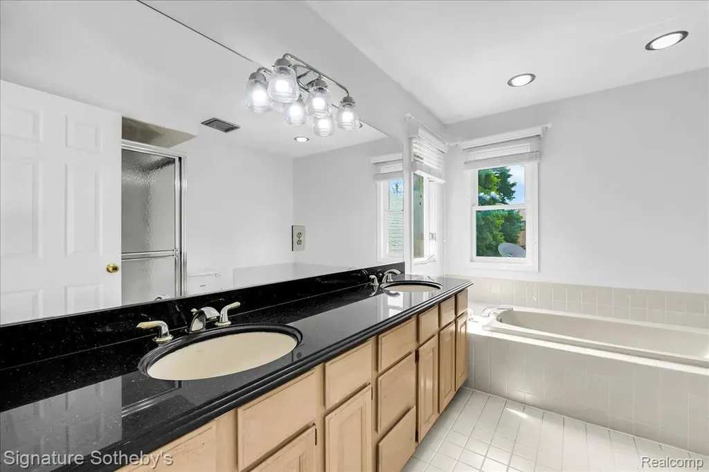 4866 Riverchase Drive Troy City MI 48098
