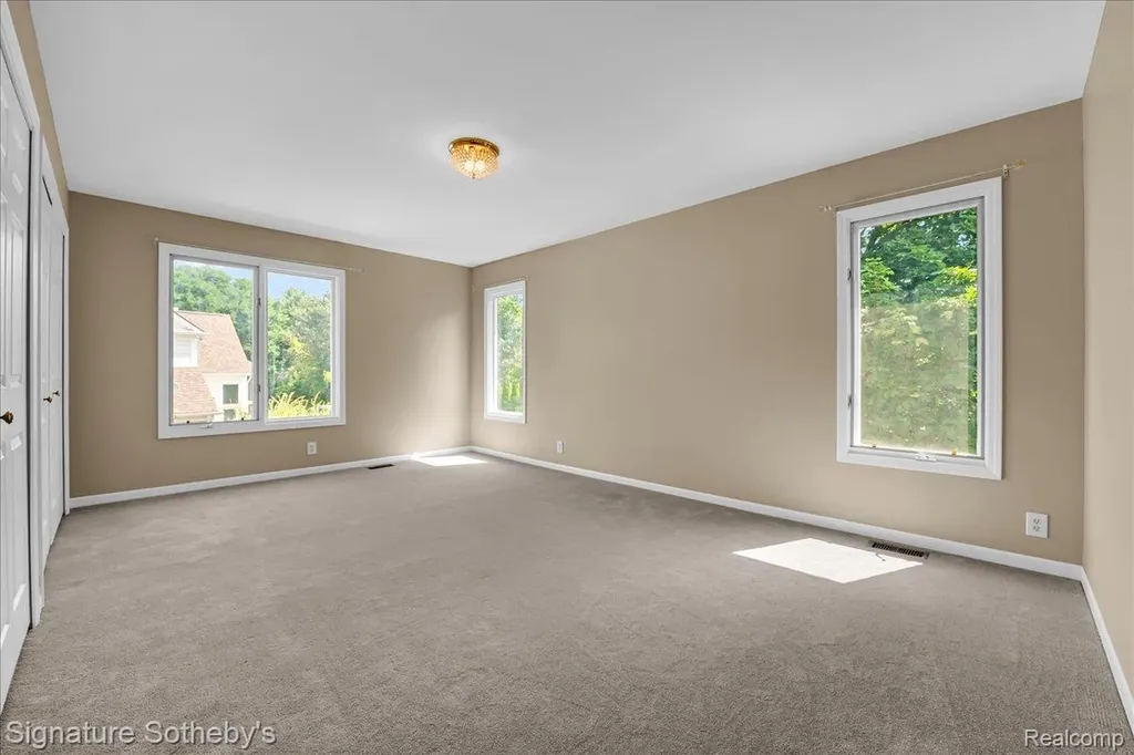 4866 Riverchase Drive Troy City MI 48098