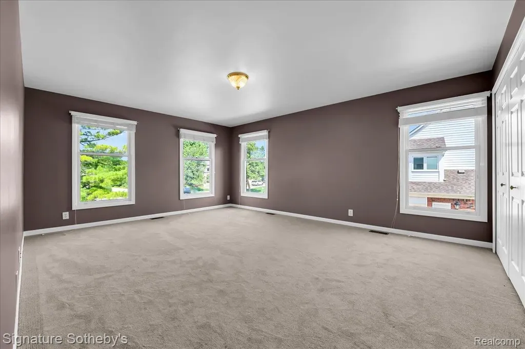 4866 Riverchase Drive Troy City MI 48098