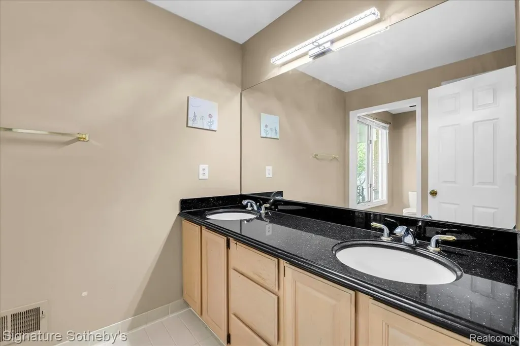 4866 Riverchase Drive Troy City MI 48098