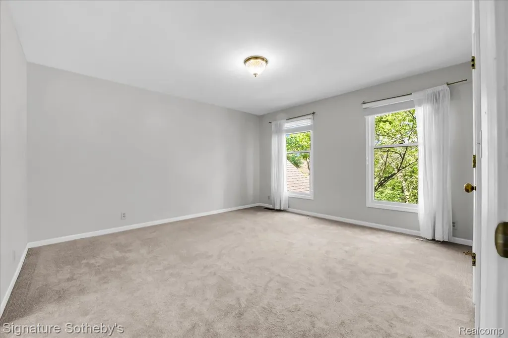 4866 Riverchase Drive Troy City MI 48098