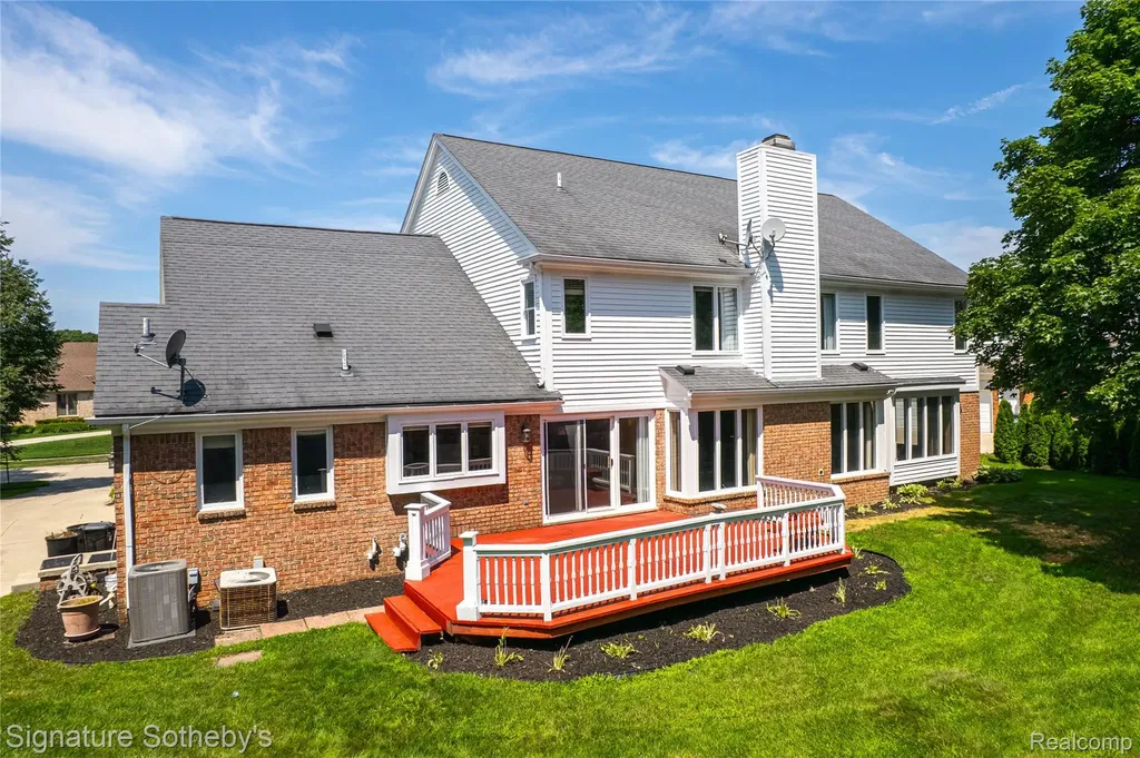 4866 Riverchase Drive Troy City MI 48098