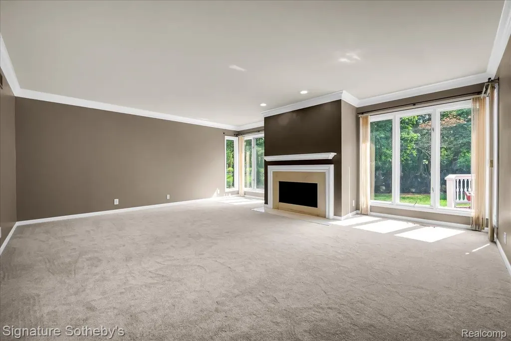 4866 Riverchase Drive Troy City MI 48098