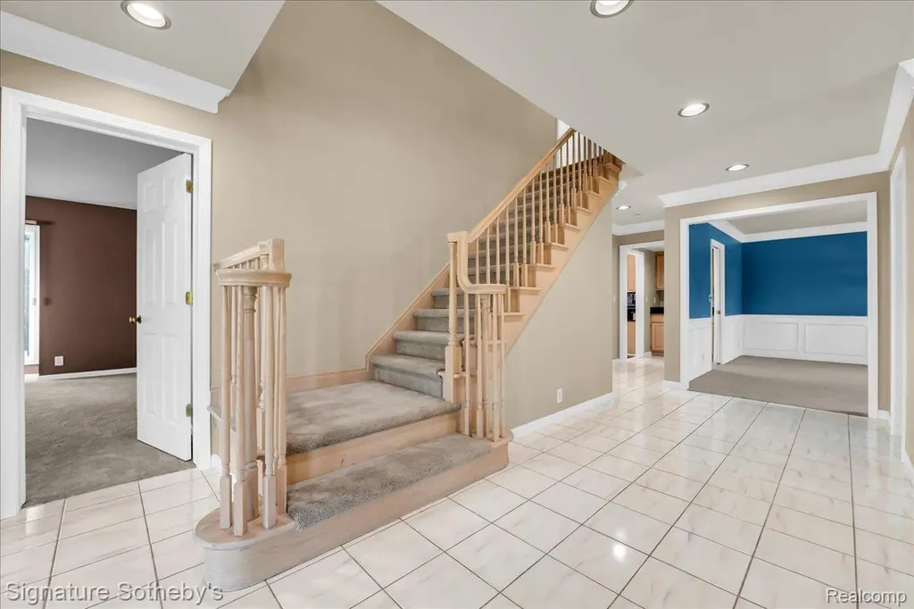 4866 Riverchase Drive Troy City MI 48098