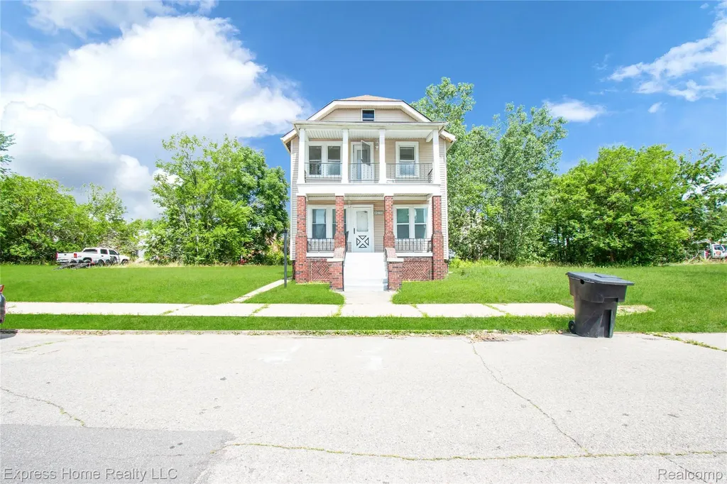13484 Maine Street Detroit City MI 48212