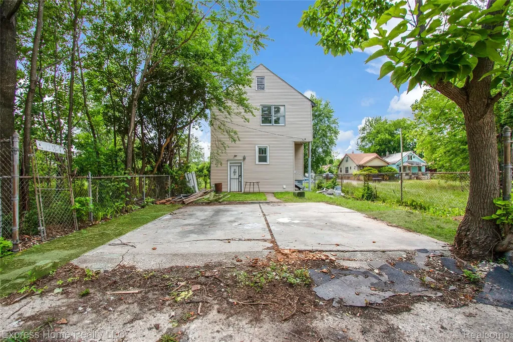 13484 Maine Street Detroit City MI 48212