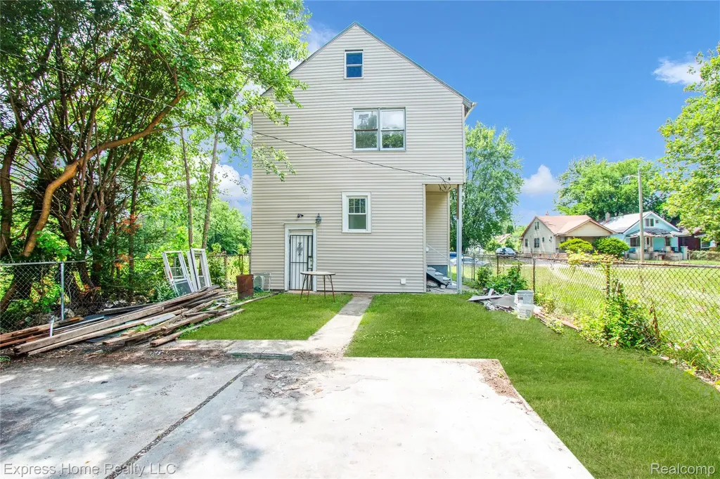 13484 Maine Street Detroit City MI 48212