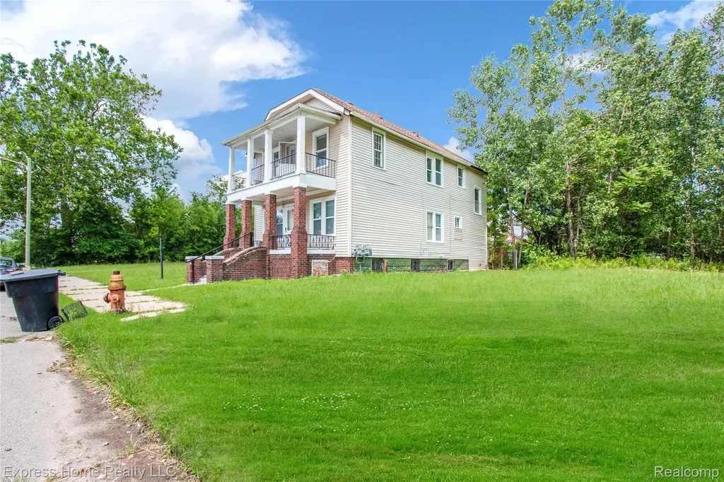 13484 Maine Street Detroit City MI 48212