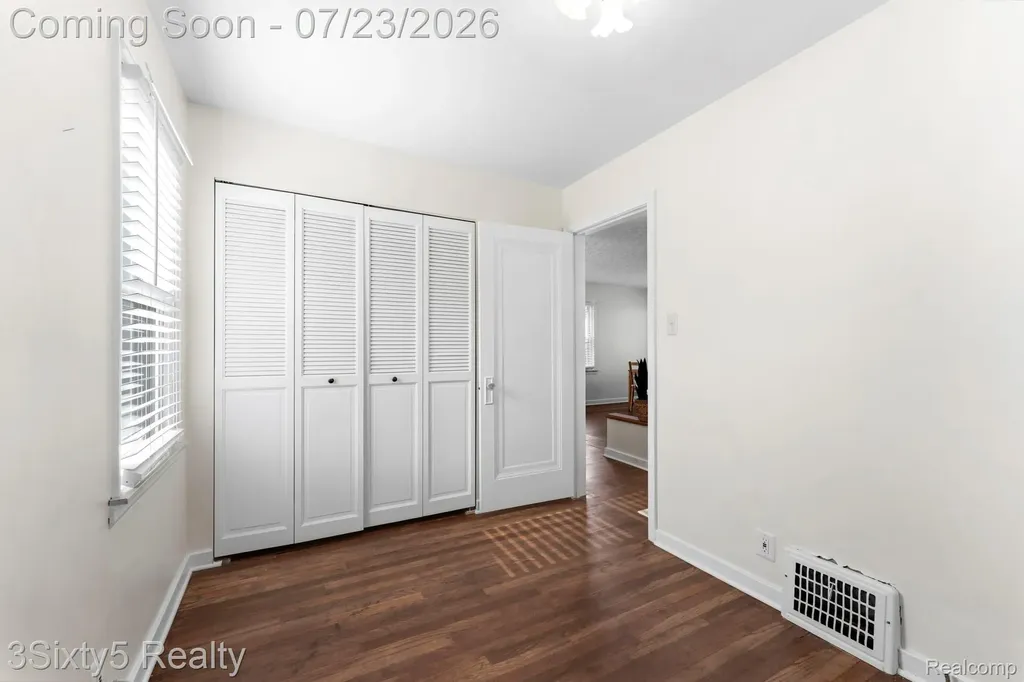 2063 10th Street Wyandotte City MI 48192